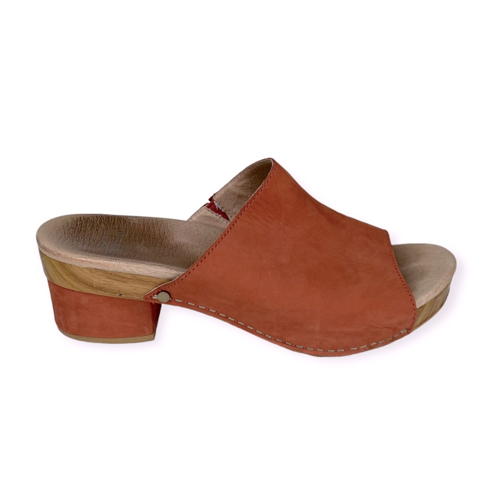 Dansko Maci Coral Orange Nubuck Suede Leather Slide Comfort Clogs Size 39 8.5 9